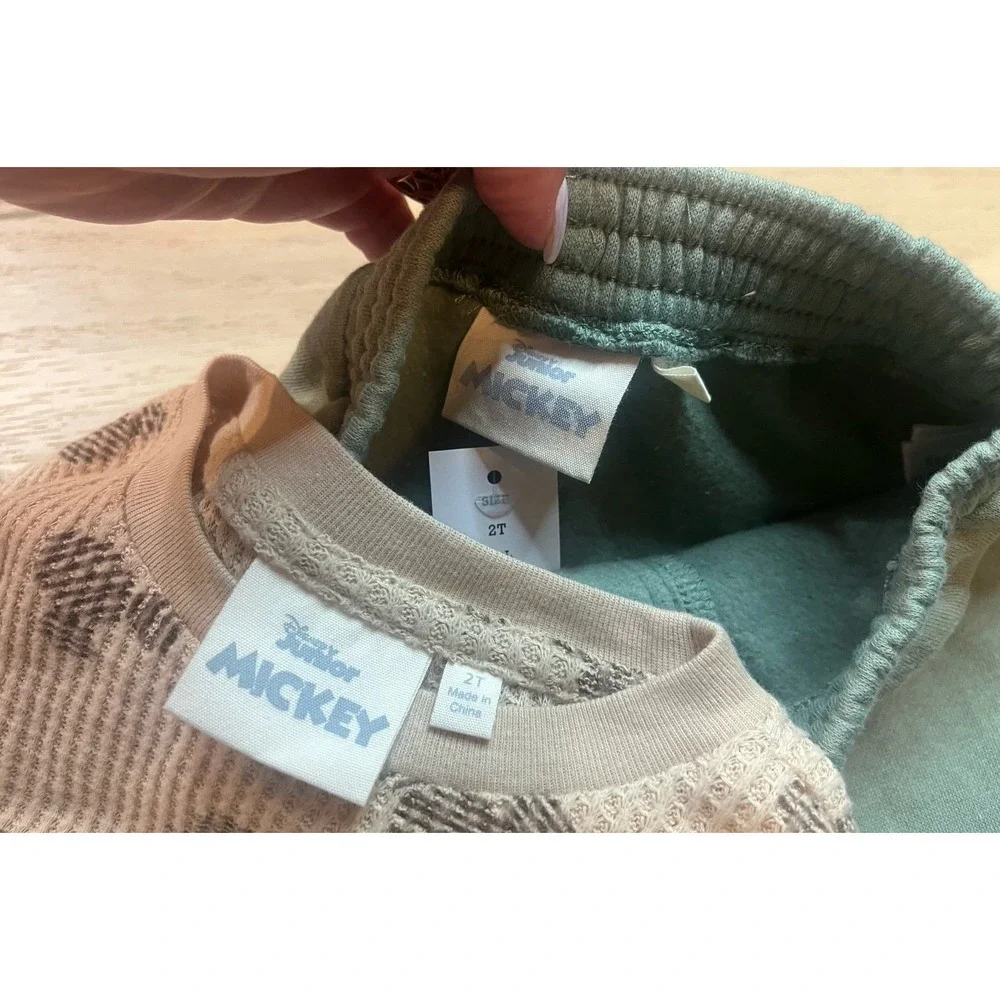 NEW two piece boys Disney Mickey Mouse outfit size 2T.
